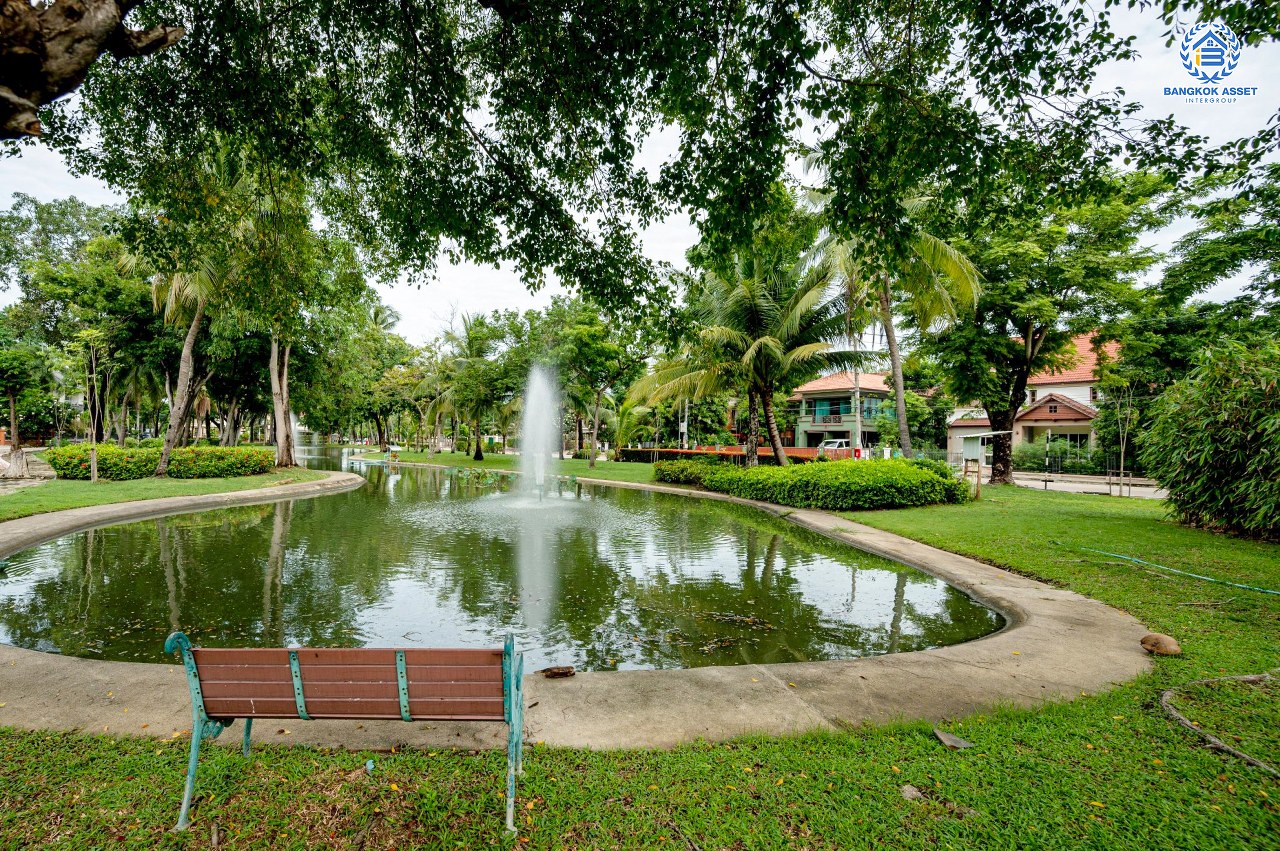 บ้านมือสองตกแต่งใหม่ โครงการ วรารมย์ เพชรเกษม81 แบรนด์ Q.House รองรับทุกความสุขใกล้ส่วนกลาง เนื้อที่ 64.1 ตร.ว. ฟังก์ชัน 4 ห้องนอน 3 ห้องน้ำ 1 ห้องอเนกประสงค์ จอดรถได้ 2 คัน บนทำเลใกล้ The Mall บางแค และเชื่อมต่อ ถนนกาญจนาฯ ถนนบางบอน และถนนพุทธมณฑลสาย4